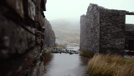 Old-buildings-hammered-by-wind-and-rain-at-the-the-abandoned-miner’s-village-of-the-Cwmorthin-Slate-Quarry-in-the-Moelwyn-Mountains-near-Tanygrisiau,-North-Wales