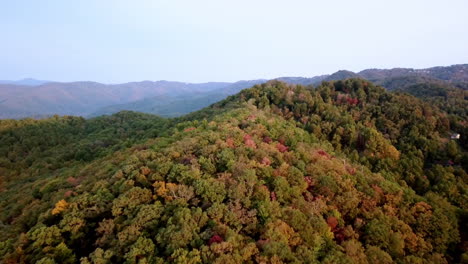 Luftstoß-In-Die-Herbstfarben-Südlich-Von-Blowing-Rock-NC,-Blowing-Rock-North-Carolina