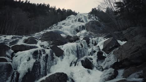 Beautiful-ice-waterfall-in-Vallee-Bras-du-Nord,-Canada--wide