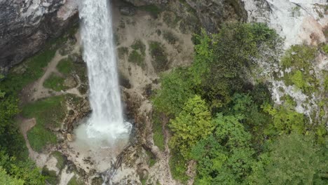 Wildenstein-Waterfall-eroded-base-rocks-in-the-southern-Austrian-Alps,-Aerial-pedestal-down-shot