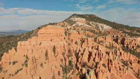 Piedra-Roja-Del-Desierto-A-La-Entrada-Del-Parque-Nacional-Bryce-Canyon