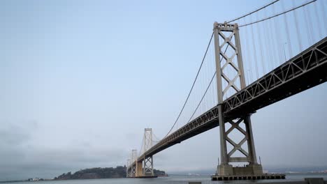 San-Francisco-Bay-Bridge-An-Einem-Bewölkten-Tag,-Kalifornien-07