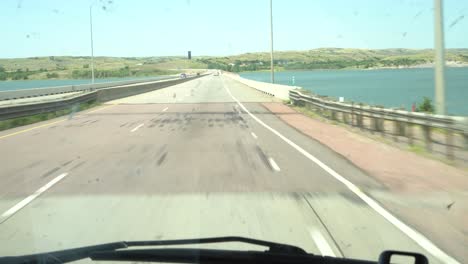 Conduciendo-En-Un-Puente-Genial-En-Dakota-Del-Sur
