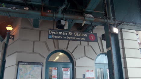 Breite-Neigung-Des-Bahnhofs-Dyckman-Street-In-New-York-City