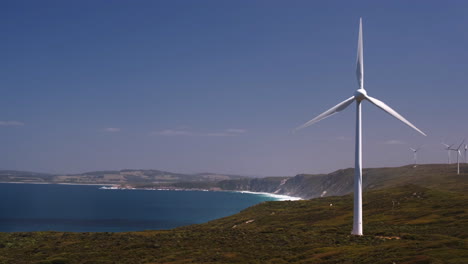 Statische-Aufnahme-Einer-Windmühle-Entlang-Der-Küste-Australiens