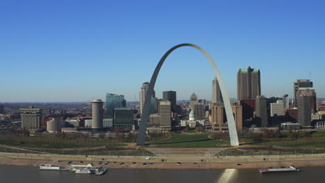 Gateway-Arch-in-St-Louis-Missouri-Wide-Aerial