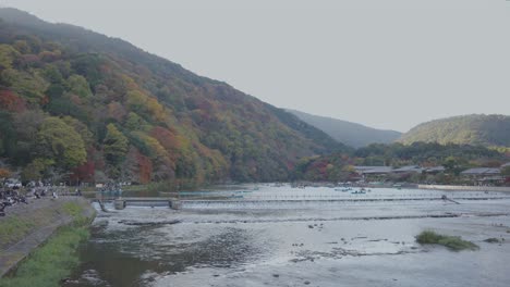 Arashiyama-River-in-Autumn,-Kyoto-Japan