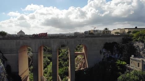Große-Brückendrohnenansicht-In-Malta
