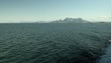 Costa-Y-El-Mar-De-Vestfjord-En-Noruega-Cerca-De-Lofoten