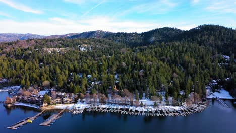 Aerial-view-of-some-empty-docks-at-Lake-Arrowhead-California