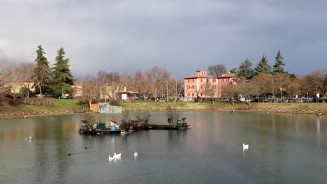 Lago-Artificial-En-Bolonia,-Italia