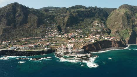 Vivid-blue-Atlantic-Ocean-water-against-shore-of-idyllic-Madeira-island,-aerial
