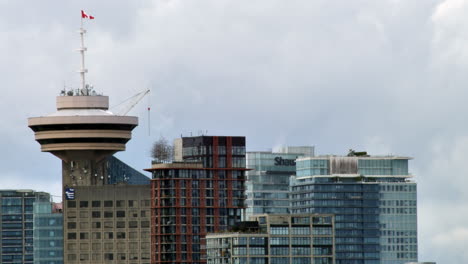 Statische-Ansicht-Von-Vancouver-Lookout-Mit-360-Grad-Aussichtsplattform-Und-Drehrestaurant-In-Der-Innenstadt-Von-Vancouver-Cbd