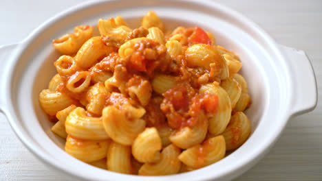 macaroni-with-tomatoes-sauce-and-mince-pork,-american-chop-suey,-american-goulash