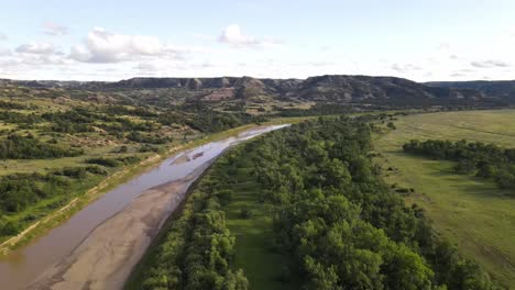 Flying-towards-Theodore-Roosevelt-National-Park-North-Unit-across-the-Little-Missouri-River-on-a-summer-day