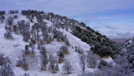 Ascending-aerial-view-of-the-Tehachapi-mountains-covered-in-a-fresh-layer-of-snow