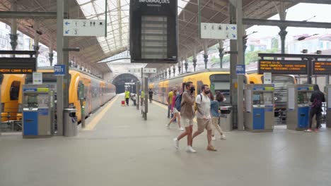 Commuters-wearing-face-masks-at-the-Porto-railway-station-during-the-COVID-19-pandemic