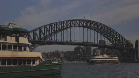 Sydney-ferries-commuting-to-Manly-in-front-of-the-Harbour-Bridge-in-4k