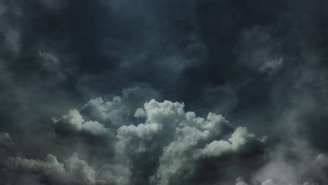 Nubes-Cumulonimbus-Oscuras-Y-En-Movimiento-En-El-Cielo,-Una-Tormenta