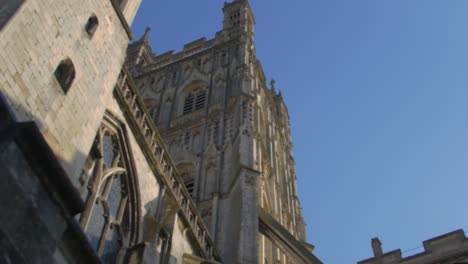 Exterior-De-La-Catedral-De-Gloucester-Durante-El-Día-En-Gloucestershire,-Inglaterra,-Reino-Unido---Ubicación-De-La-Película-De-Harry-Potter