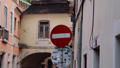 Portugiesisches-Verkehrszeichen---Entgegengesetzte-Richtung