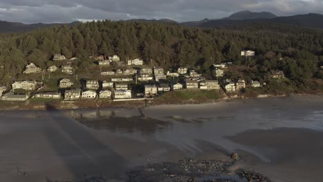 Beautiful-houses-on-Cannon-Beach-Oregon,-Pacific-Coast,-aerial-view