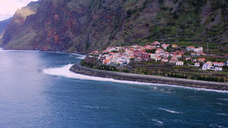 Aerial-view-away-from-the-Jardim-Do-Mar-town,-on-Madeira---pull-back,-drone-shot