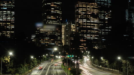 Timelapse-of-Sydney's-skyline-and-highway-near-Royal-Botanic-Garden-during-night,-New-South-Wales