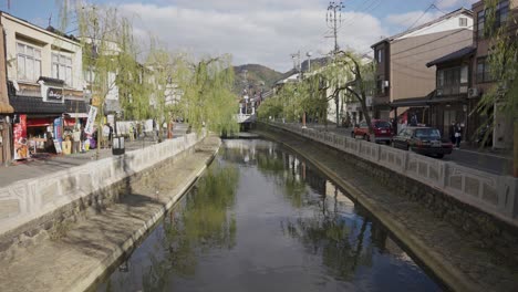 Kinosaki-Onsen-Canal-in-Slow-Motion,-Peaceful-Old-Fashioned-Town-in-Hyogo-Japan