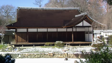 Japanisches-Haus-Im-Winter