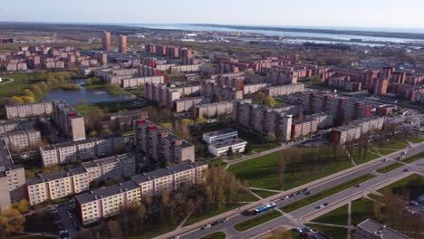 Distrito-Residencial-De-Arquitectura-Soviética-Aérea-En-Klaipeda,-Lituania