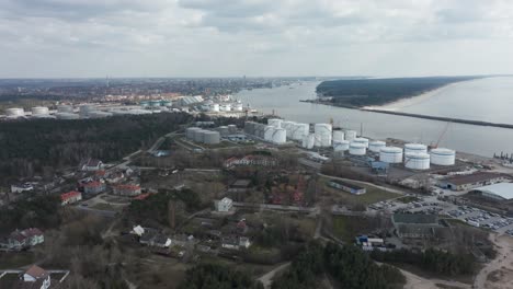 Luftbild:-Hafen-Von-Klaipeda-Mit-Verladeterminal-Und-Andockhäfen