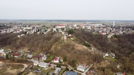 Majestuosa-Ciudad-De-Vilkija-En-Lituania-En-Vista-Aérea-De-Drones