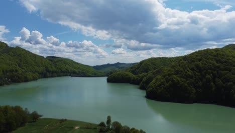 Drone-Shot.-Aerial-View-Of-Lake-At-Mountain
