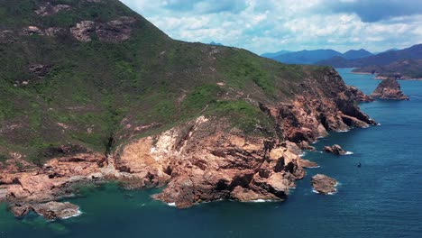 Drone-Vuela-Sobre-El-Parque-Geográfico-De-Hong-Kong-En-Sai-Kung