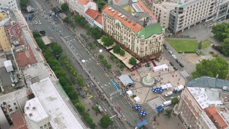 Aerial-view-of-the-finish-line-of-a-Marathon-in-the-city-of-Belgrade,-Serbia