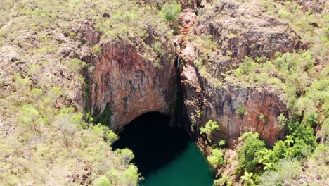 Wasserfälle,-Die-Von-Einem-Steilen-Hang-Fließen---Tolmer-Falls,-Tolmer-Creek-Im-Litchfield-National-Park-Im-Nördlichen-Territorium-Australiens