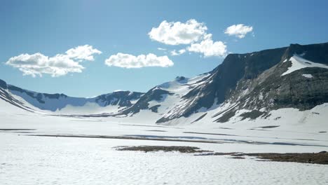 Beautiful-white-mountain-landscape-of-Sylarna-in-Sweden--Wide-pan