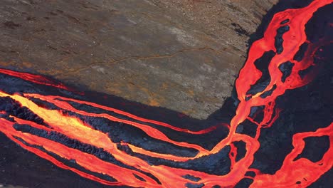Top-View-Of-Lava-Flowing-On-Active-Volcano-In-Mount-Fagradalsfjall,-Iceland---aerial-shot