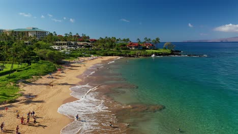 Low-aerial-flyover-of-Wailea-Beach-in-Maui-Hawaii