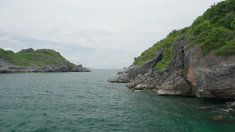 Jagged-rock-formations-on-Koh-Wao-island-in-Ang-Thong-National-Marine-Park