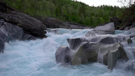 Beautiful-white-glacier-water-between-the-rocks--Marmorslottet,-Northern-Norway--Wide