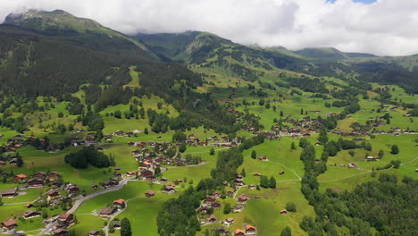 Wide-drone-shot-of-Grindelwald,-in-Switzerland’s-Bernese-Alps