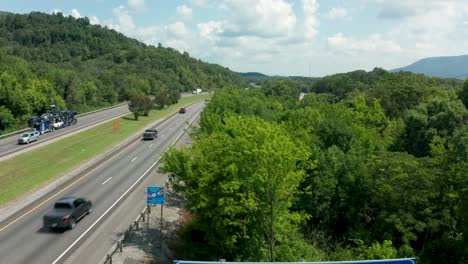 Willkommen-In-Tennessee-Schild-Entlang-Der-Autobahn