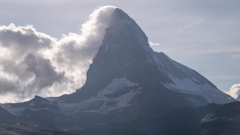 Timelapse-of-the-Matterhorn-at-midday