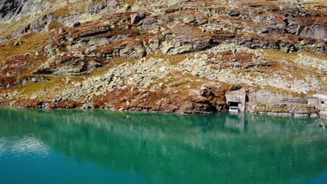 Tranquil-Blue-Waters-Of-Weisssee-Lake-And-Gravity-Dam-With-Rocky-Mountain-In-Salzburg,-Austria