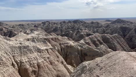 Mesmerizing-beauty-of-sharply-eroded-buttes-and-pinnacles-at-Badlands-National-Park