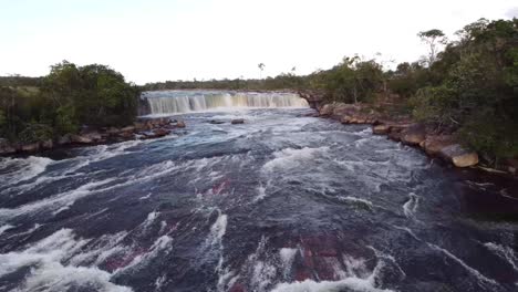 Aerial-shot-of-the-Yuruani-waterfall-and-its-homonymous-river,-located-in-the-Gran-Sabana-in-Venezuela