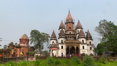 Timelapse-of-Hangseshwari-Temple-Complex-in-Hooghly-district,-famous-for-its-13-lotus-shaped-ratnas-or-towers-and-terracotta-art-work-in-the-adjacent-Ananta-Basudeba-Temple