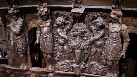 Detailed-Wooden-Carving-On-The-Stern-Of-The-Recovered-Warship-Of-Vasa-At-Museum-In-Stockholm,-Sweden